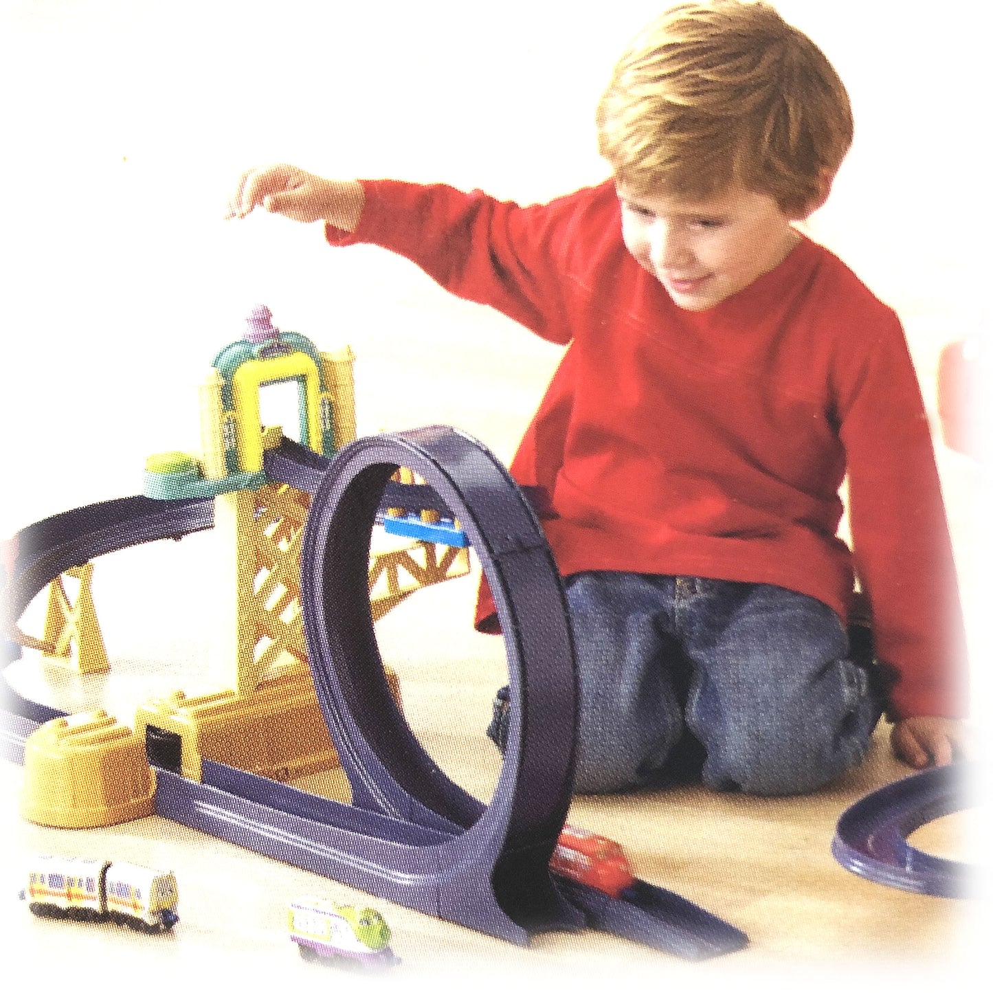 Train Motorised Training Yard Loop Ready to Play Set with Diecast Wilson